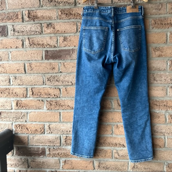 H&M | Blue high rise straight leg trending fall winter classic jean - Picture 4 of 15